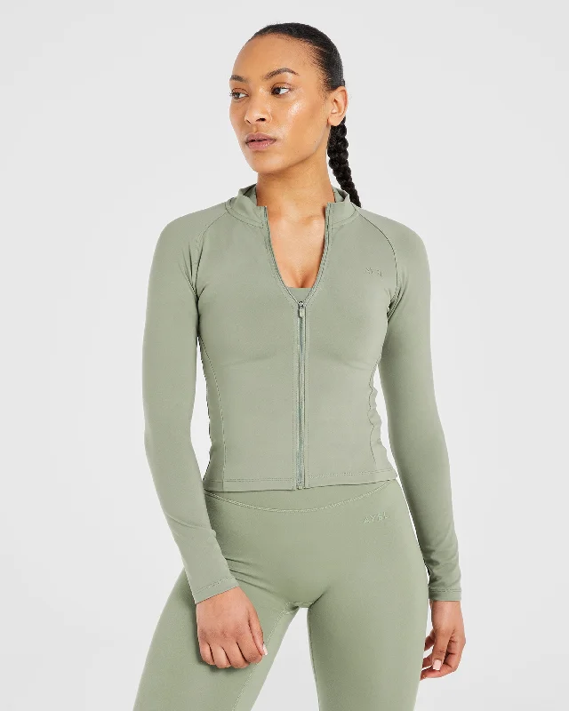 Staple Longline Zip Jacket - Olive Grün Tailored Jacket Straight Jacket A-Line Jacket Staple Longline Zip Jacket - Olive Grün Tailored Jacket Straight Jacket A-Line Jacket