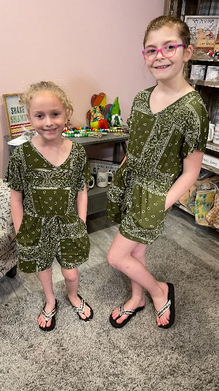 Girls Bandana Print Pocket Knit Romper Camo jumpsuit, Bold pattern, Street style, Trendy Girls Bandana Print Pocket Knit Romper Camo jumpsuit, Bold pattern, Street style, Trendy